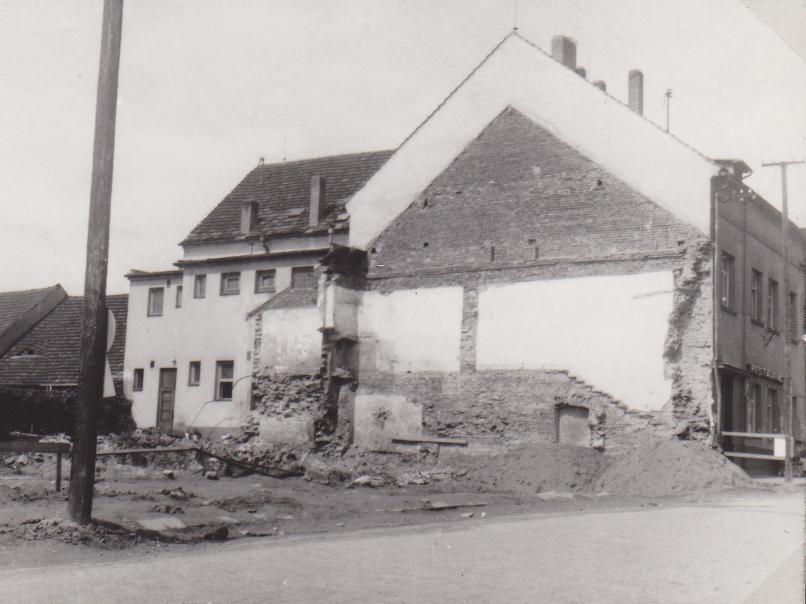 Zbouran radnice a p. 49, r. 1974